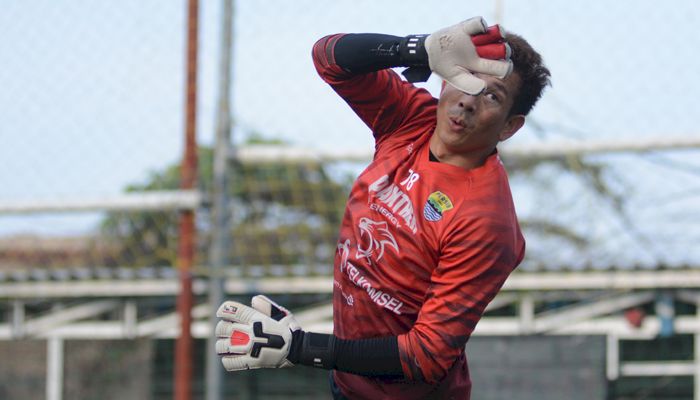Kompetisi Ditunda, Kiper Senior Persib Akui Konsentrasinya Terganggu